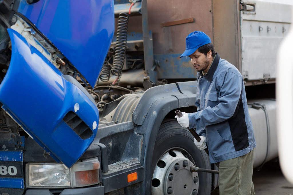 6 Questions to Ask Your Truck Accident Lawyer